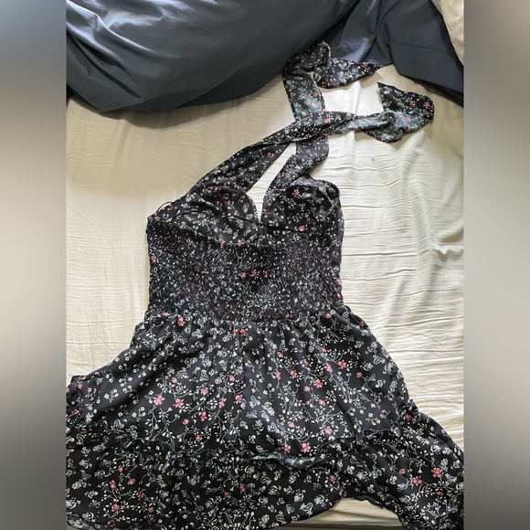 Super cute black and floral halter top dress with built in cups .Size medium - Picture 2 of 2